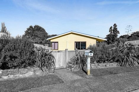 Photo of property in 19 Chartwell Drive, Eltham, 4322