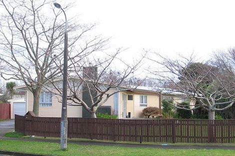 Photo of property in 30 Mokau Place, Terrace End, Palmerston North, 4410