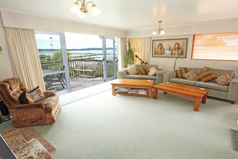 Photo of property in 40 Gill Avenue, Te Atatu Peninsula, Auckland, 0610