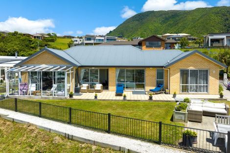 Photo of property in 10 Harbour View Heights, Picton, 7220