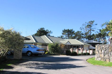 Photo of property in 10 Greenwoods Close, Titirangi, Auckland, 0604