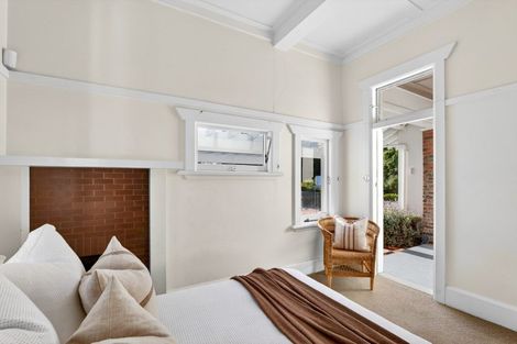 Photo of property in 60 Milton Road, Bluff Hill, Napier, 4110