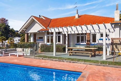 Photo of property in 60 Milton Road, Bluff Hill, Napier, 4110