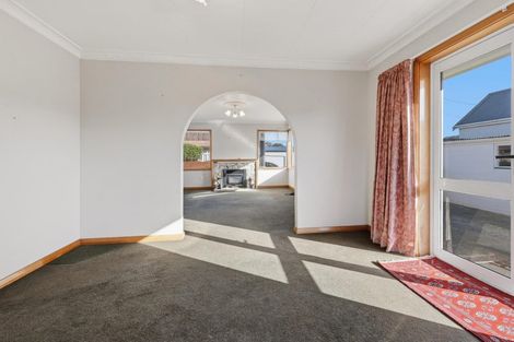 Photo of property in 132 Macandrew Road, South Dunedin, Dunedin, 9012