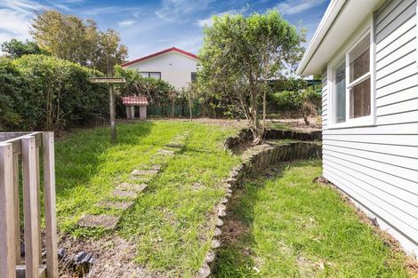 Photo of property in 4 Trinidad Road, Sunnynook, Auckland, 0620