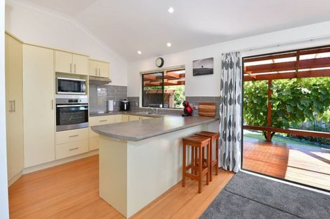 Photo of property in 4 Grovenor Drive, Orewa, 0931