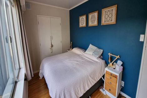 Photo of property in 21 Valley View Road, Glenfield, Auckland, 0629