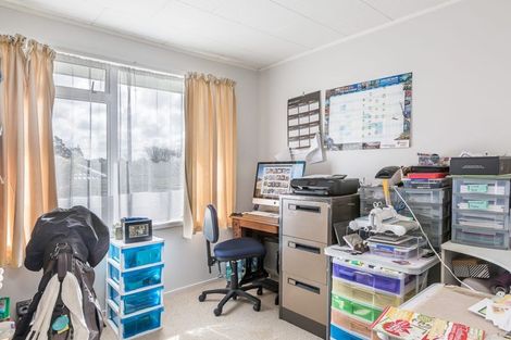 Photo of property in 5 Rapaki Place, Te Atatu Peninsula, Auckland, 0610