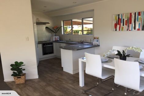 Photo of property in 53a Stottholm Road, Titirangi, Auckland, 0604