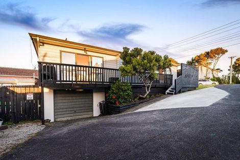 Photo of property in 130 Colwill Road, Massey, Auckland, 0614