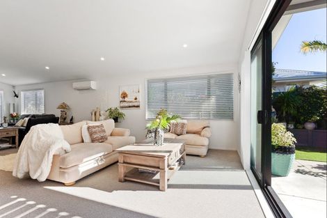 Photo of property in 6 Trevally Place, Snells Beach, 0920