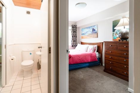 Photo of property in 28 Welland Place, Island Bay, Wellington, 6023