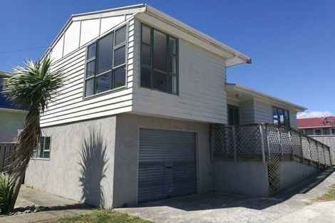 Photo of property in 2 Park Avenue, Titahi Bay, Porirua, 5022