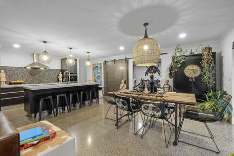 Photo of property in 10 Cooke Farm Grove, Waiwhakaiho, New Plymouth, 4312