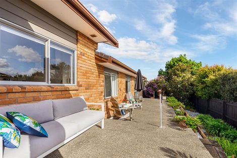 Photo of property in 10 Seamount Drive, Red Beach, 0932