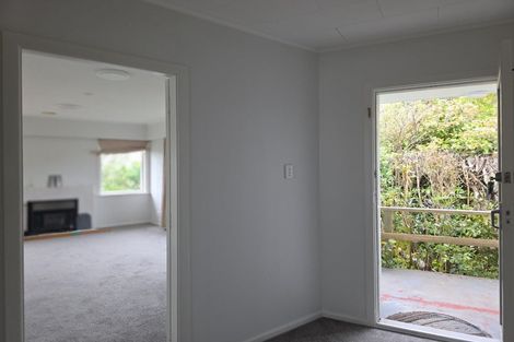 Photo of property in 2 Alder Place, Newlands, Wellington, 6037