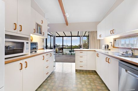 Photo of property in 18 Speedy Crescent, Hillcrest, Auckland, 0627