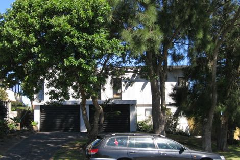 Photo of property in 28 Mayall Avenue, Beach Haven, Auckland, 0626