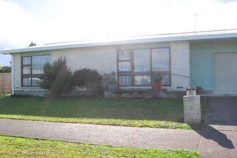 Photo of property in 22 Sandstrom Grove, Feilding, 4702