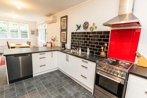 Photo of property in 2 Akatea Street, Berhampore, Wellington, 6023