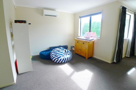 Photo of property in 2 Renata Crescent, Te Atatu Peninsula, Auckland, 0610