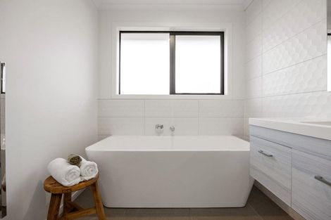 Photo of property in 12 Lewis Way, Cambridge, 3434