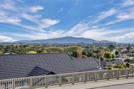 Photo of property in 103 Kakariki Grove, Waikanae, 5036
