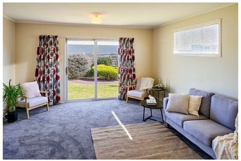 Photo of property in 5 Ruskin Road, Newlands, Wellington, 6037