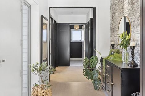 Photo of property in 33 Little Alpha Loop, Wanaka, 9305