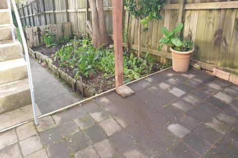 Photo of property in 2/6 Stanley Road, Glenfield, Auckland, 0629