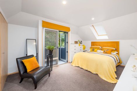 Photo of property in 25 Hawkhurst Road, Lyttelton, 8082