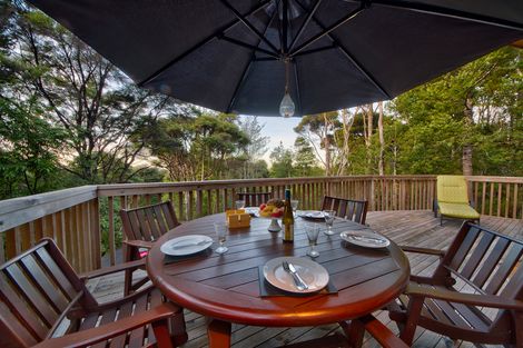 Photo of property in 11e Longfellow Parade, Glen Eden, Auckland, 0604