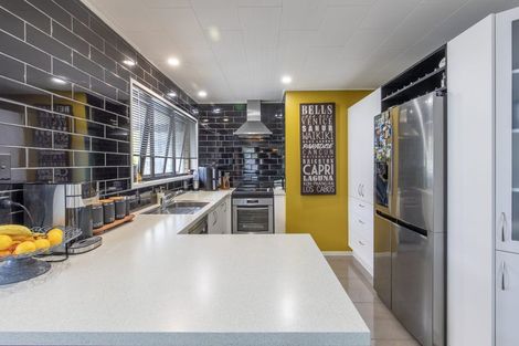 Photo of property in 3 Limbrick Street, Waipawa, 4210