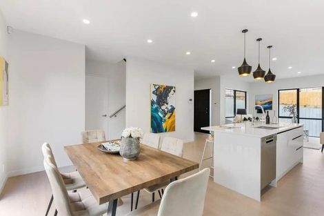 Photo of property in 17 Kathleen Street, Totara Vale, Auckland, 0627