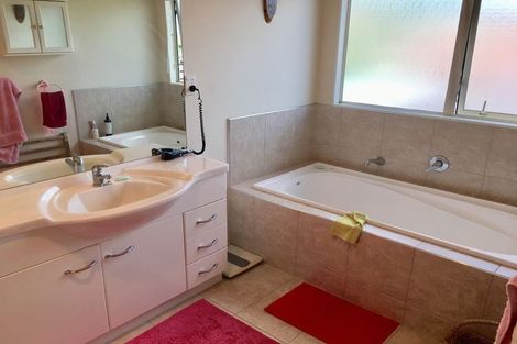 Photo of property in 50 Lansell Drive, East Tamaki Heights, Auckland, 2016