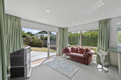 Photo of property in 17 Bevyn Street, Castor Bay, Auckland, 0620