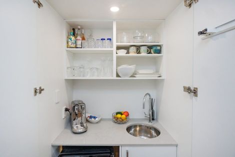 Photo of property in 37 Parkland Crescent, Terrace End, Palmerston North, 4410