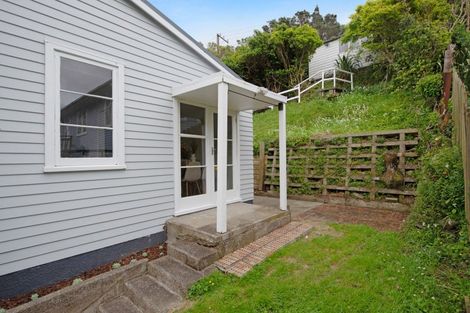 Photo of property in 135 Ruskin Road, Newlands, Wellington, 6037