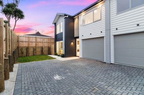 Photo of property in 7d Maroubra Place, Botany Downs, Auckland, 2010