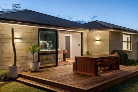 Photo of property in 11 Livingstone Drive, Papamoa Beach, Papamoa, 3118