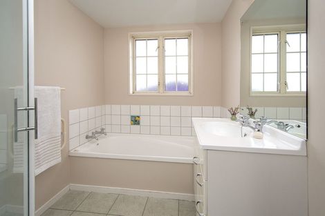 Photo of property in 98a Warren Crescent, Hillmorton, Christchurch, 8025