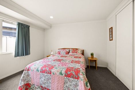 Photo of property in 2 Arthur Close, Clive, 4102