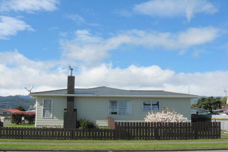 Photo of property in 39-39a Perth Street, Levin, 5510