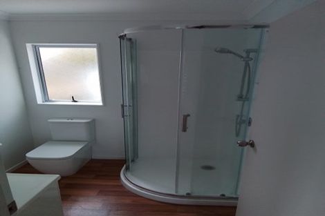 Photo of property in 2/129 Edmonton Road, Te Atatu South, Auckland, 0610