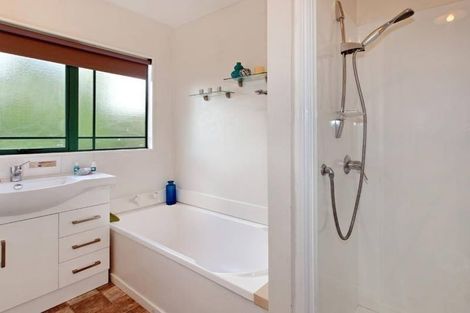 Photo of property in 23a Newington Road, Henderson, Auckland, 0612