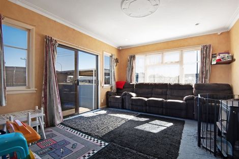 Photo of property in 135 Roberts Line, Kelvin Grove, Palmerston North, 4414