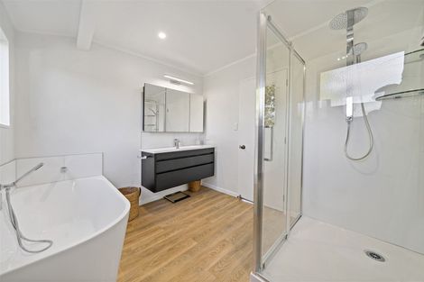 Photo of property in 80 Kervil Avenue, Te Atatu Peninsula, Auckland, 0610