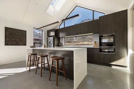 Photo of property in 28 Cunninghams Drive, Jacks Point, Queenstown, 9371