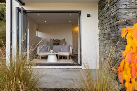 Photo of property in 1 Goldleaf Hill, Queenstown, 9300