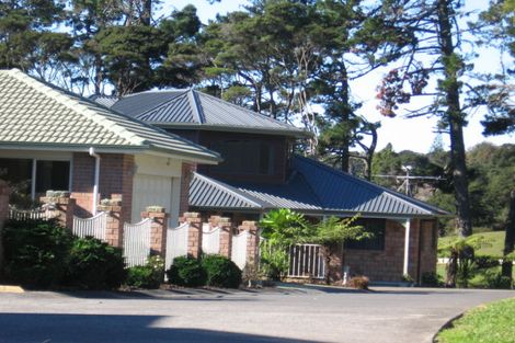 Photo of property in 12 Greenwoods Close, Titirangi, Auckland, 0604